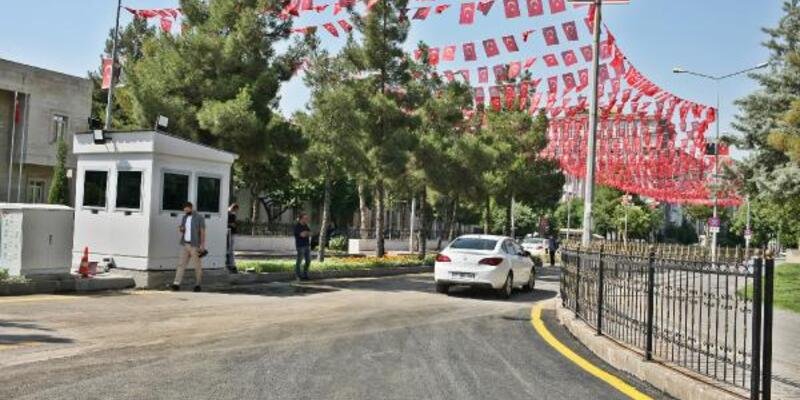 Diyarbakır Valiliği'nin Bulunduğu Cadde, 4 Yıl Sonra Trafiğe Açıldı