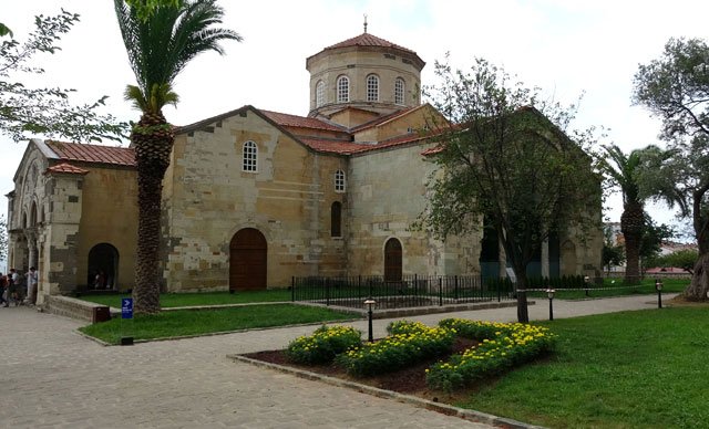 Ortahisar Ayasofya Camii'ne Ziyaretçi Akını