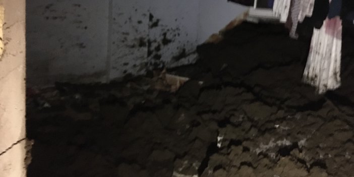 Dağsu Mahallesinde Meydana Gelen Heyelan Sonucu İki Bina Balçıkla Doldu