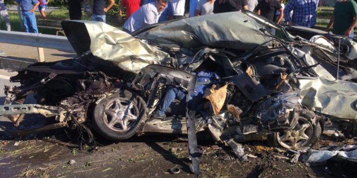 Trabzon'da Karşı Şeride Geçen TIR, Otomobile Çarptı: 1 Ölü