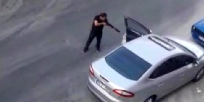 Yol Ortasında Pompalı Saldırı Kamerada