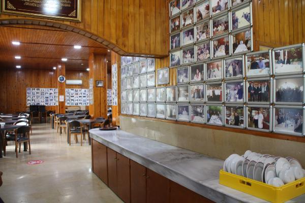 Ünlü Kuru Fasulye Lokantasının Duvarlarındaki Fotoğraflar Tarihe Tanıklık Ediyor