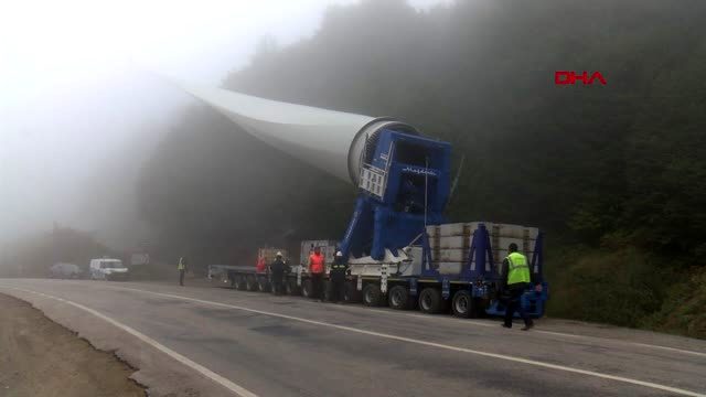 Rüzgar Enerji Santrali Tribününün Devasa Kanadı Taşındı