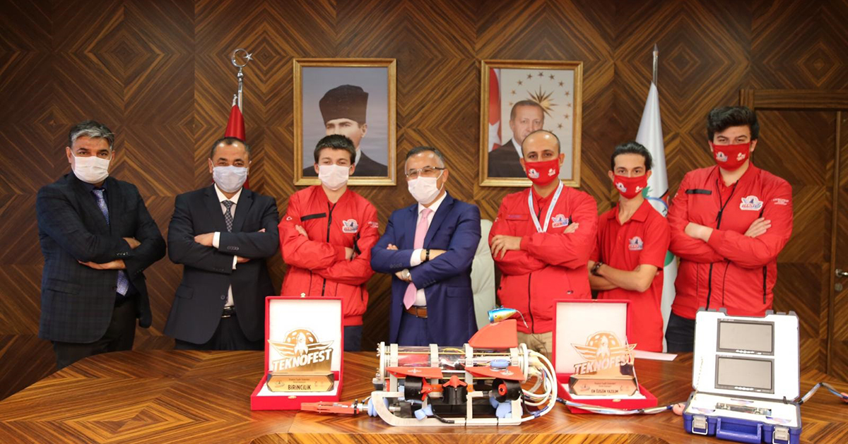 Kemal Çeber, TEKNOFEST Türkiye Birincilerini Ödüllendirdi
