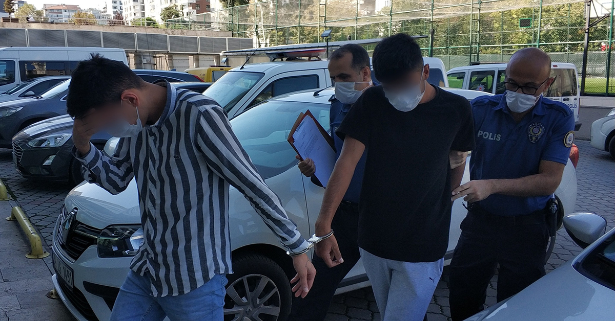 Girdikleri Marketten Alarm Çalınca Kaçan Hırsızlar Yakalandı