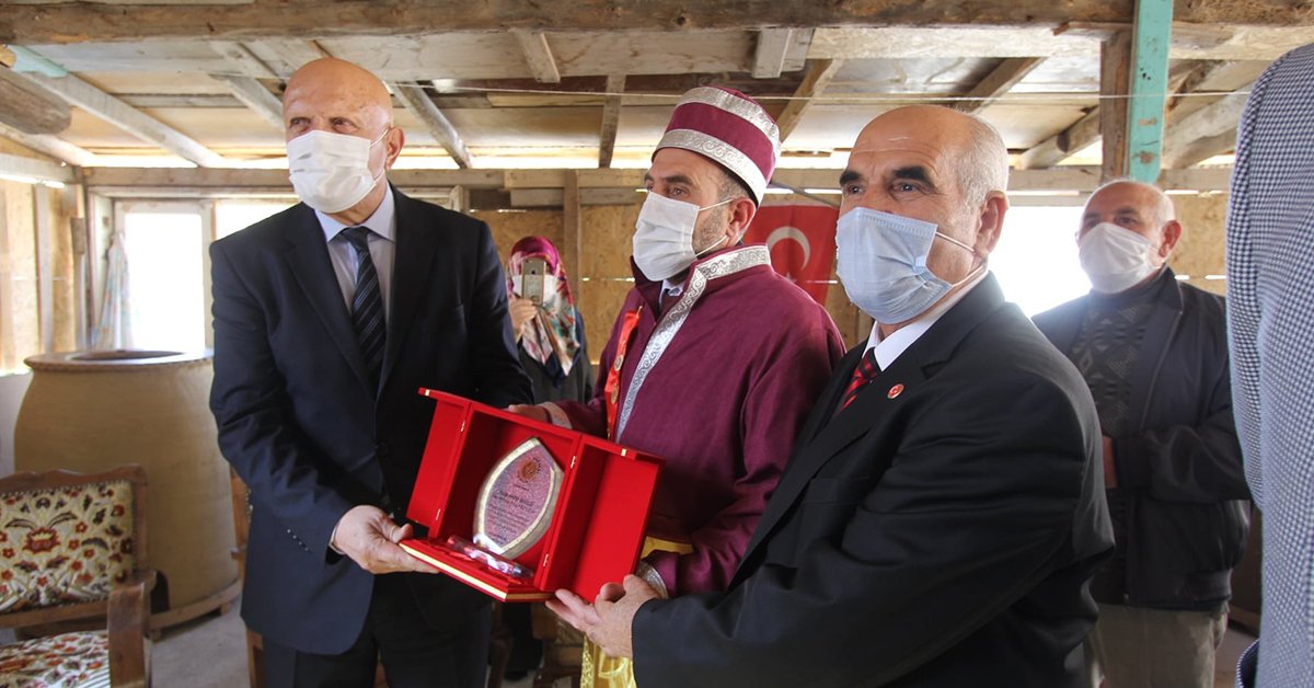Yılın Ahisi Purutoğlu Kaftanını Giydi
