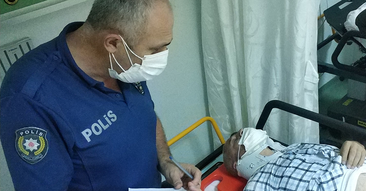 Duvar İle Arabası Arasında Sıkışarak Hastanelik Oldu