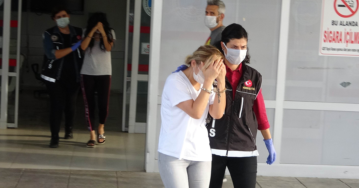 Samsun'da 20 Bin 689 Uyuşturucu Hapla Yakalanan 5 Kişi Sağlık Kontrolünden Geçirildi