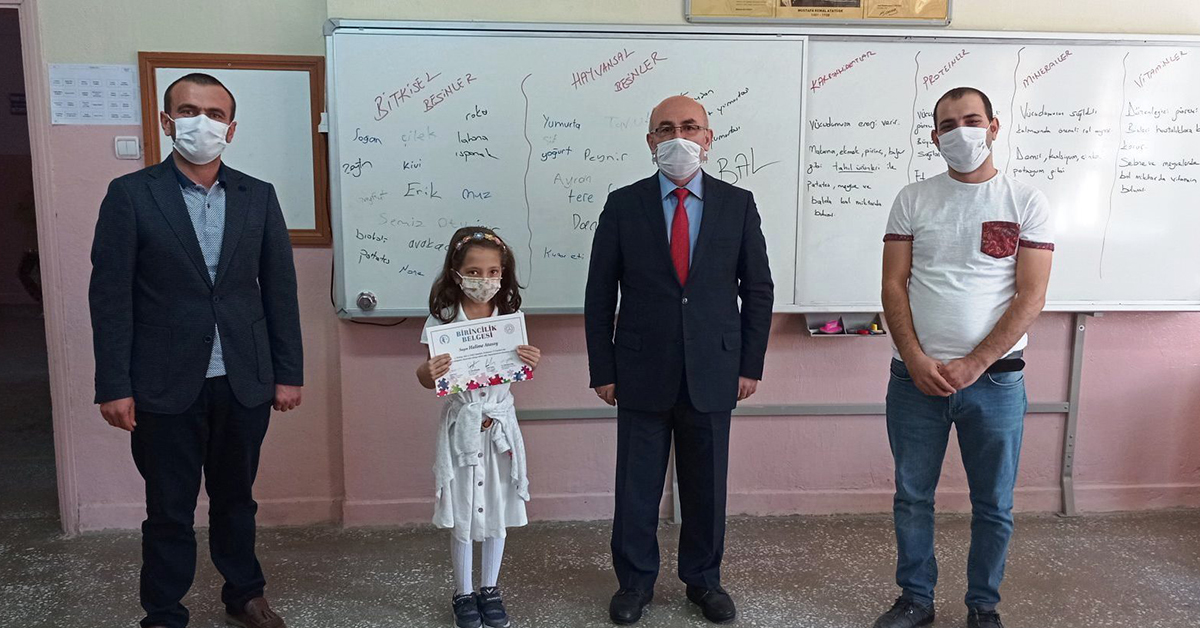 Hisarcık’ta İl Birincisi Öğrenciye Belgesi Verildi