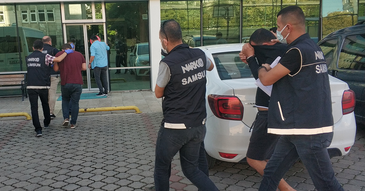 Sokak Satıcılarına Uyuşturucu Operasyonda 4 Kişi Adliyeye Sevk Edildi