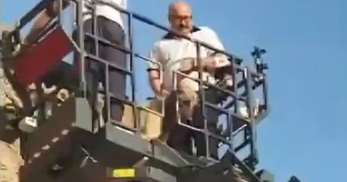 Uçurumda Mahsur Kalan Köpeği İtfaiye Kurtardı