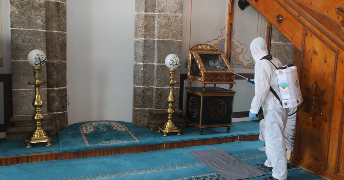 İlkadım’daki Camiler Cuma Namazı Öncesi Dezenfekte Edildi