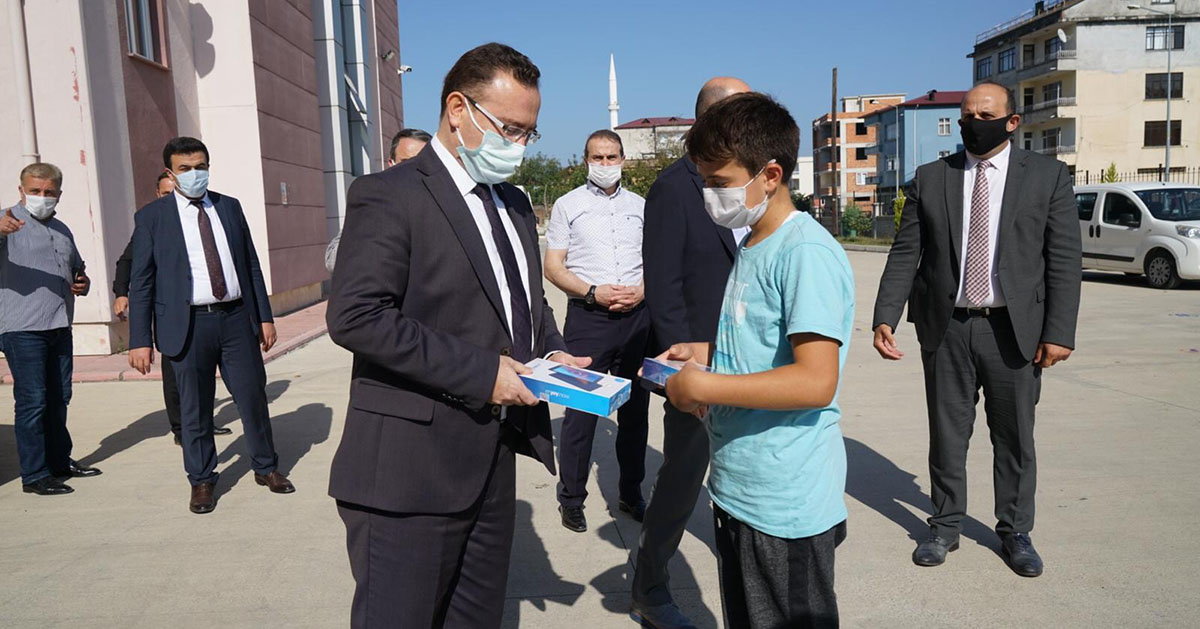 Terme’de 200 Öğrenciye Tablet