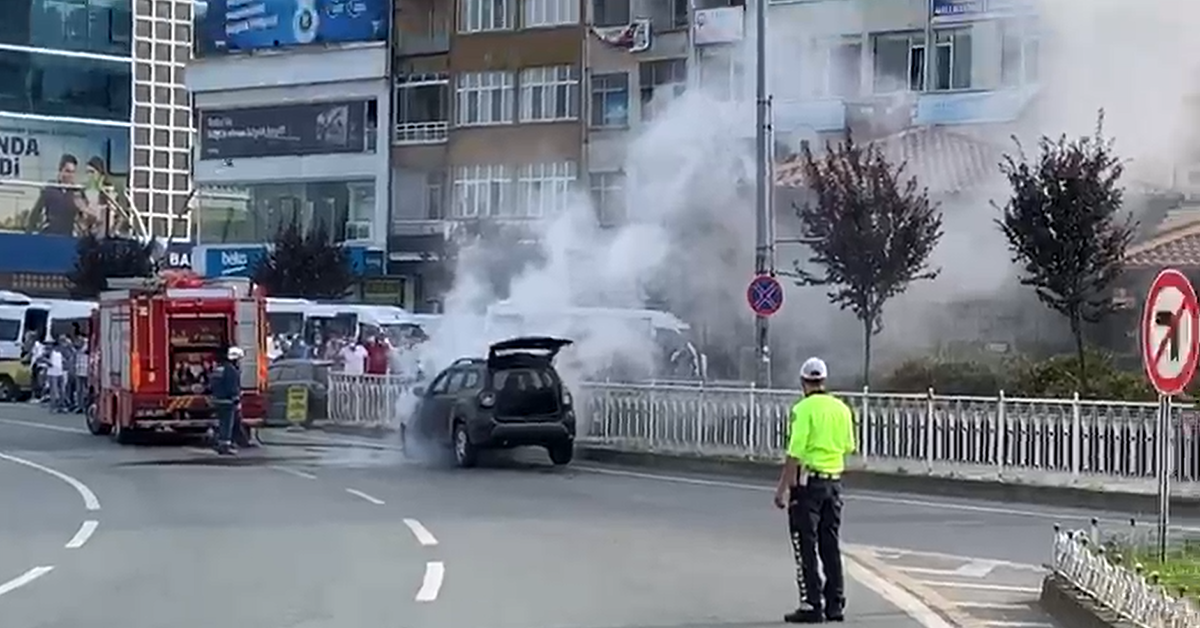 Rize'de Seyir Halindeki Araç Alev Aldı