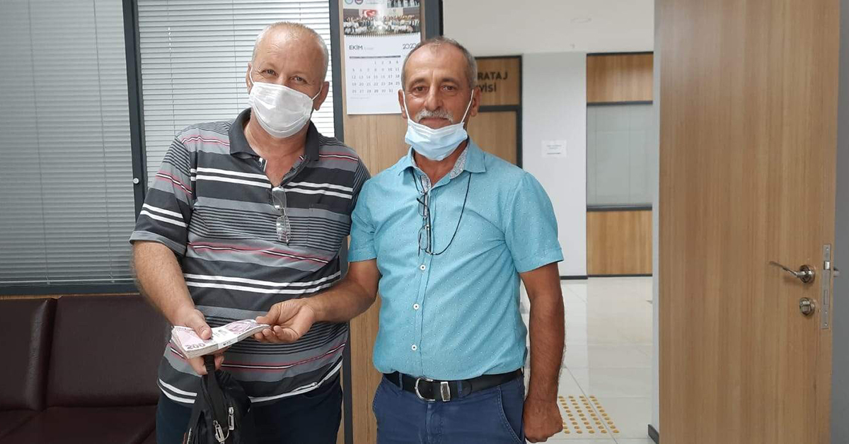 Yolda Bulduğu 20 Bin TL'yi Sahibine Teslim Etti