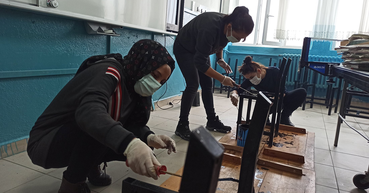 Fedakar Öğretmenler Öğrencileri İçin Okulu Atölyeye Çevirdiler