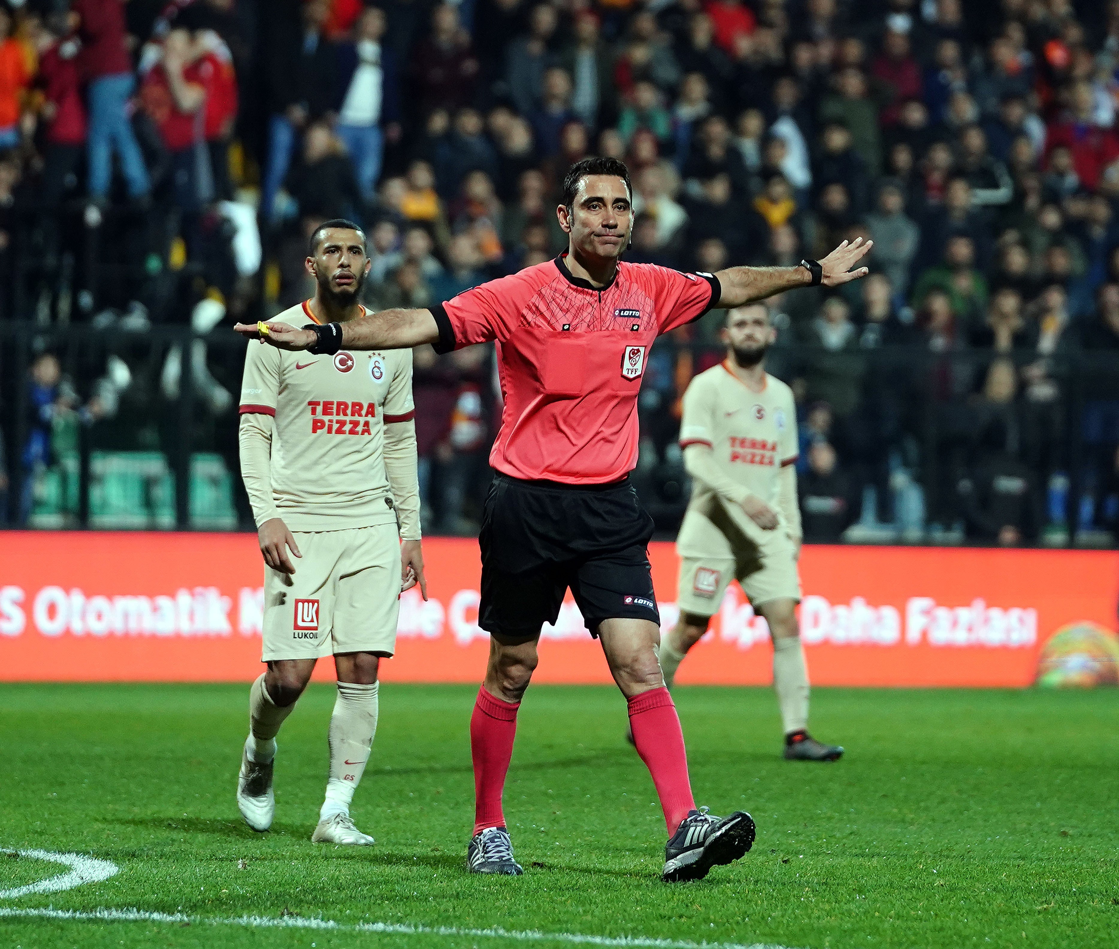 Ç.Rizespor-Kayserispor maçını Koray Gençerler yönetecek