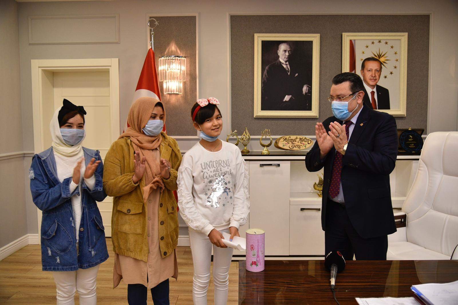 Trabzon’daki Afganlı öğrenciden depremzedeler için duygulandıran bağış