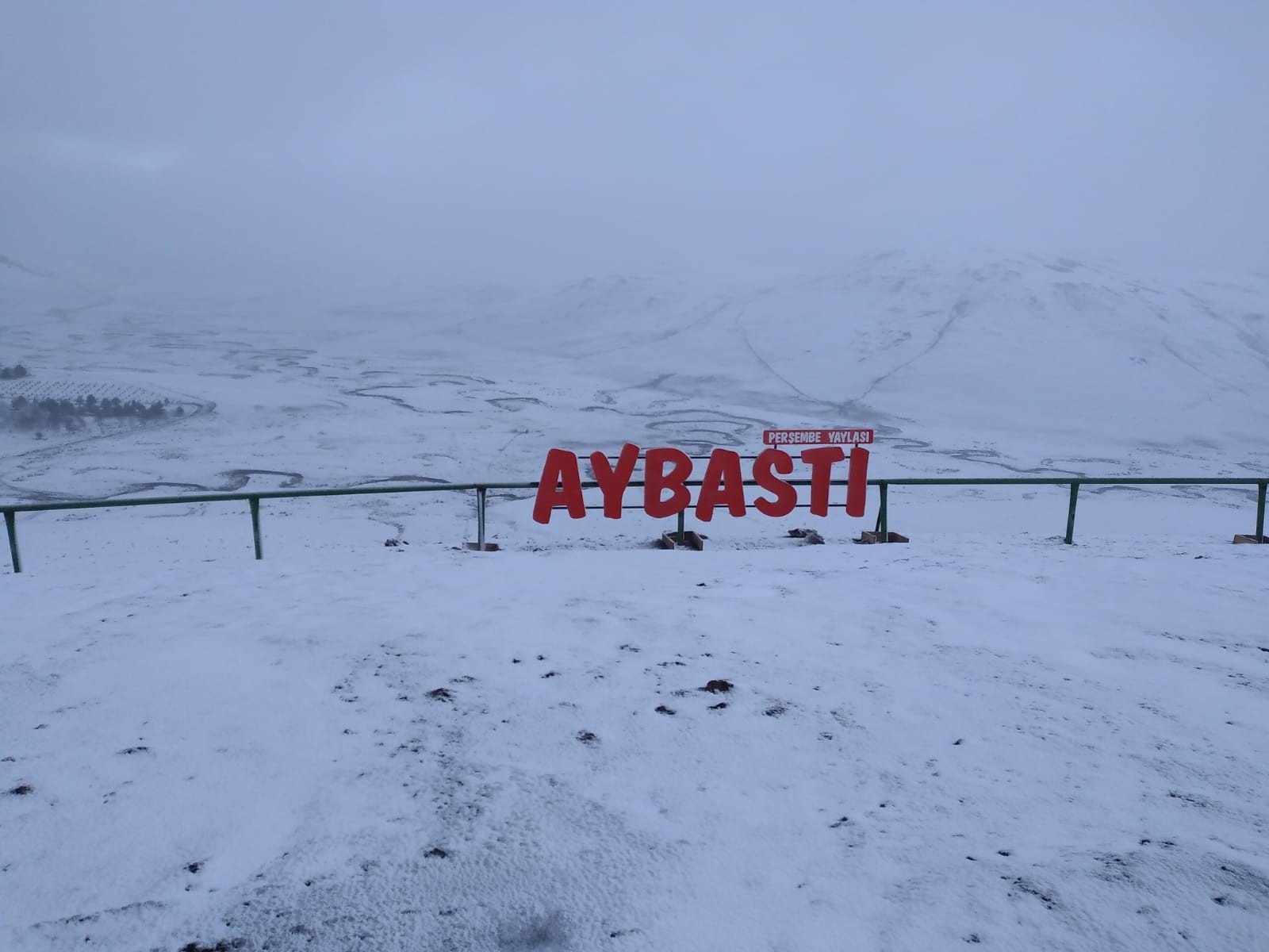 Menderesleri ile ünlü Perşembe Yaylası beyaza büründü