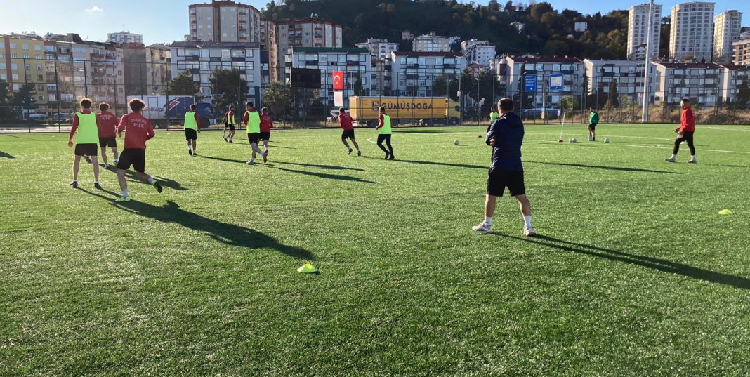 RİZE İL ÖZEL İDARE FUTBOL TAKIMI HAZIRLIKLARINI SÜRDÜRÜYOR
