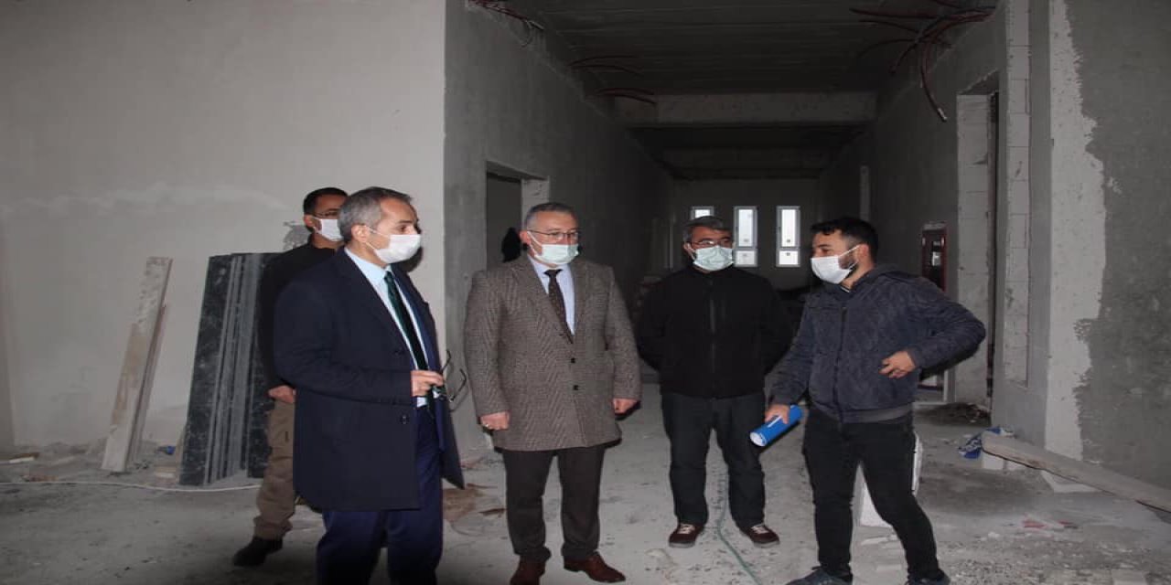 Tosya Kaymakamı okul inşaatlarını inceledi