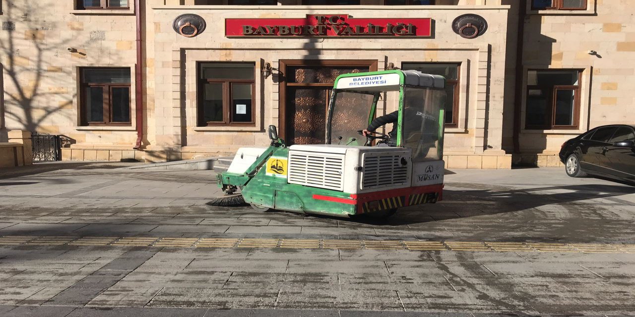 Bayburt'ta cadde ve sokaklar temizlendi