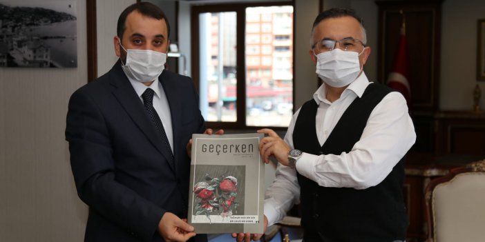 Vali Çeber “Geçerken” Dergisine Abone Oldu