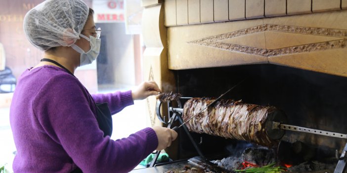 Artvin’de dönere kadın eli değdi