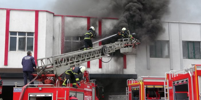 Samsun'da dış cephe yalıtım imalathanesi alev alev yandı