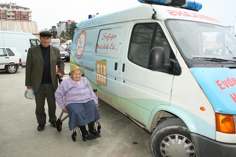 Ayşe Nine'ye Yardım Eli Uzandı