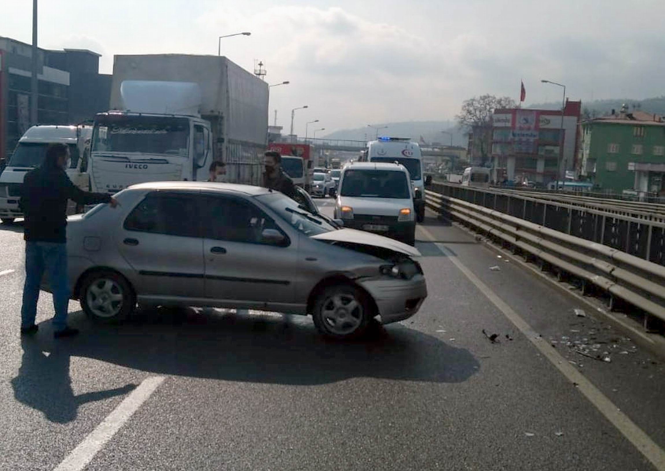 Samsun'da otomobil bariyere çarptı: 1 yaralı