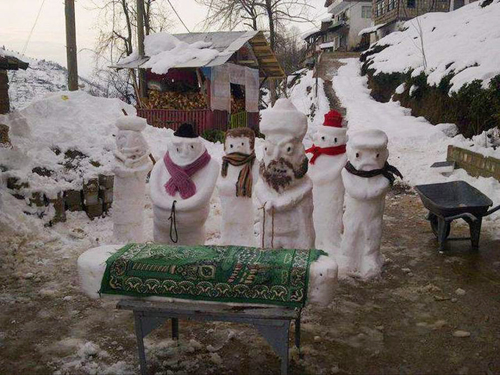 Kardan Oflu Hoca Ve Cemaatin Cenaze Namazı