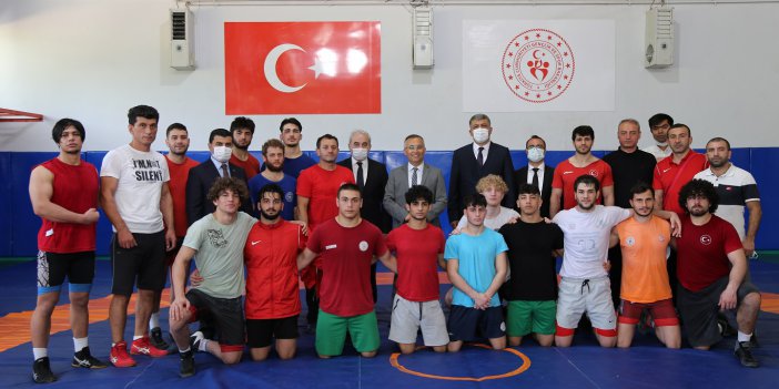 Vali Çeber Şampiyon Sporcularla Bir Araya Geldi