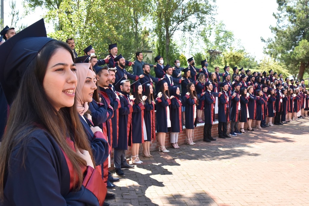 VETERİNER FAKÜLTESİNİN MEZUNİYET SEVİNCİ