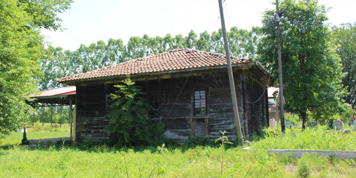ÇİVİSİZ AHŞAP CAMİ İLGİ BEKLİYOR