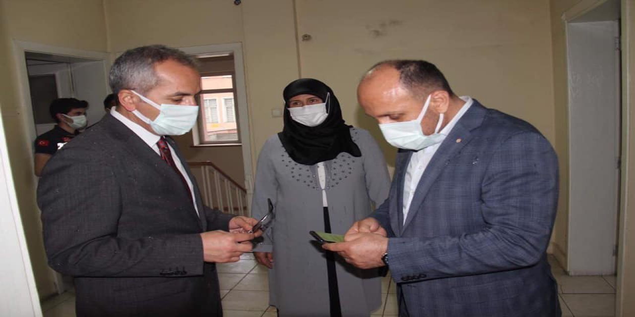 Kaymakam Deniz Pişkin Kızılay Binasında İncelemelerde Bulundu