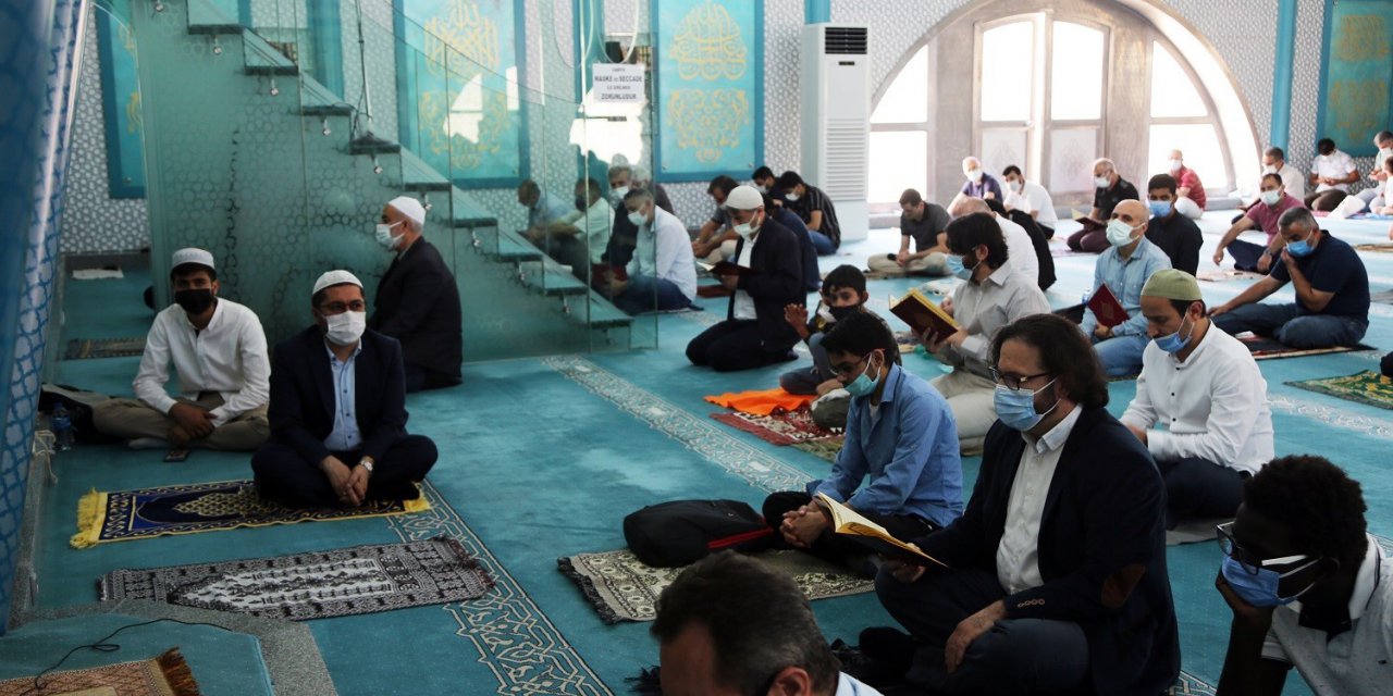 Kurucu Rektör Uysal’ın Ruhuna Hatim Ve Dua Okundu