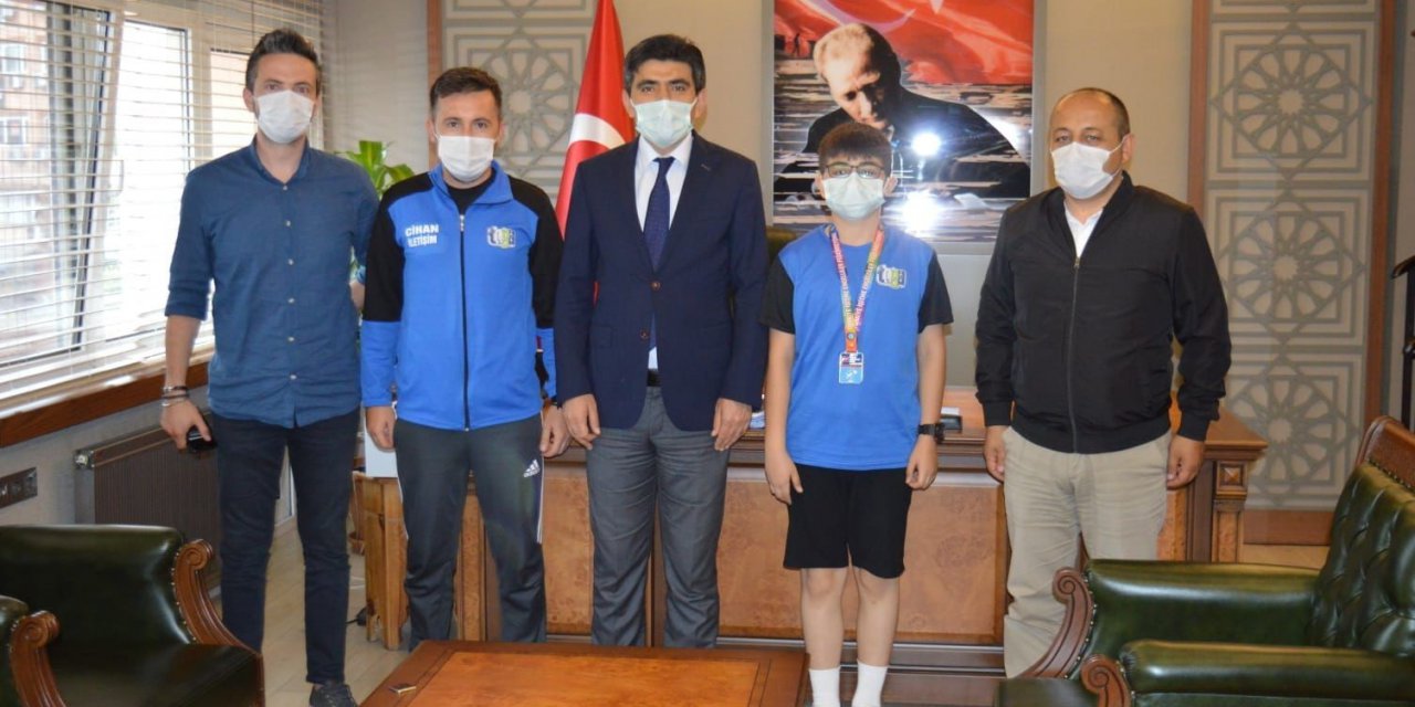 Türkiye Şampiyonu Arda’dan Kaymakam Coşgun’a Ziyaret