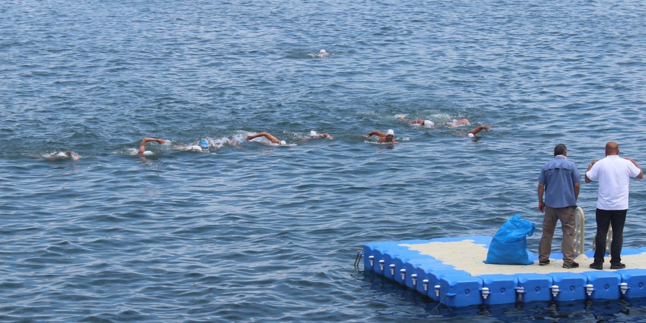 Dünya Sağlık Çalışanları Ve Dostluk İçin Sochi’den Giresun’a Yüzdüler
