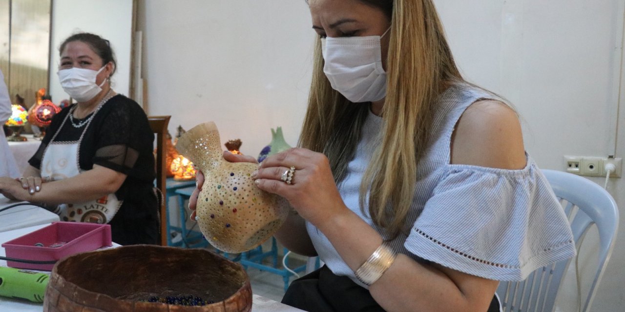 Su Kabakları Kadınların Hünerli Ellerinde Sanat Eserine Dönüşüyor