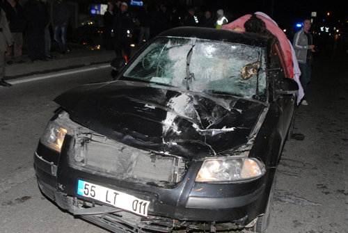 Otomobilin Çarptığı Anne Ve Kızı Hayatını Kaybetti