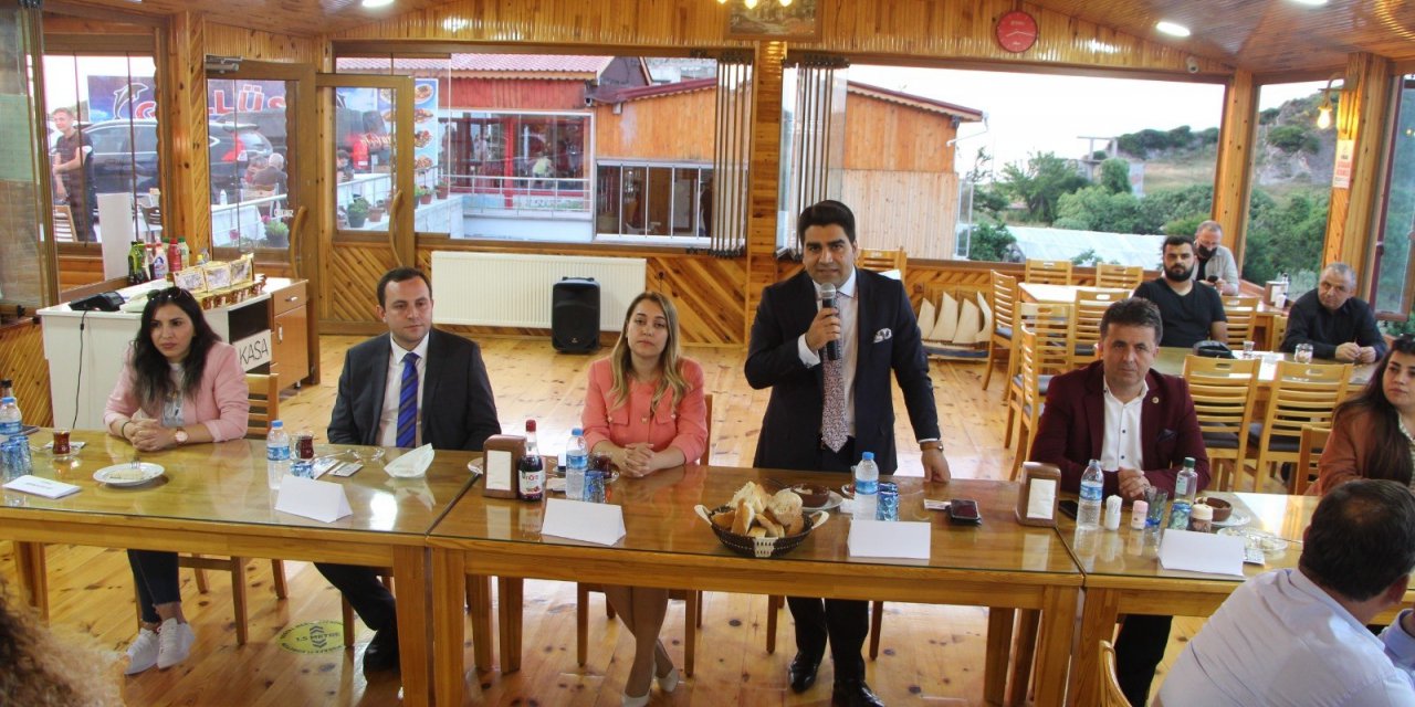 Kaymakam Kini’ye Veda Yemeği