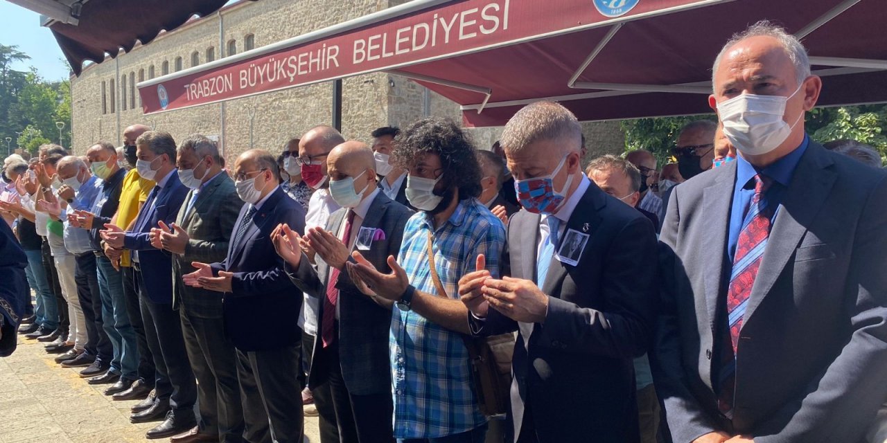Hikmet Onur Son Yolculuğuna Uğurlandı