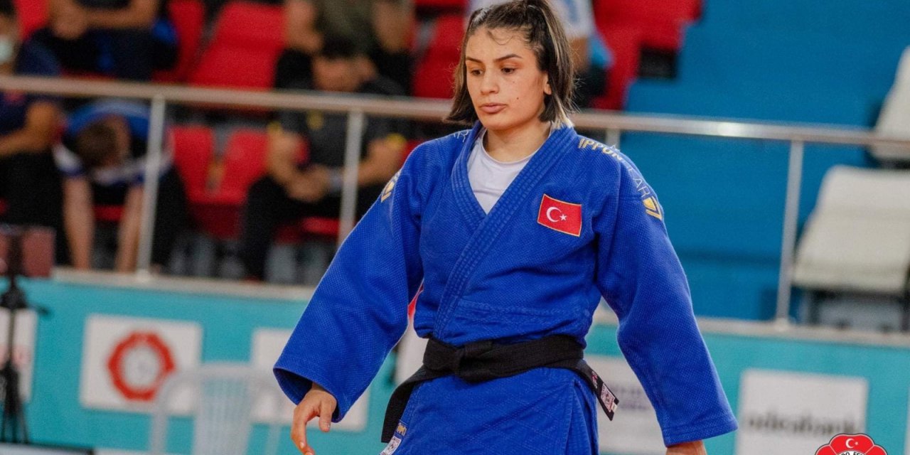Bartın Üniversitesi Öğrencisi Hasret Bozkurt, Türkiye İkincisi Oldu