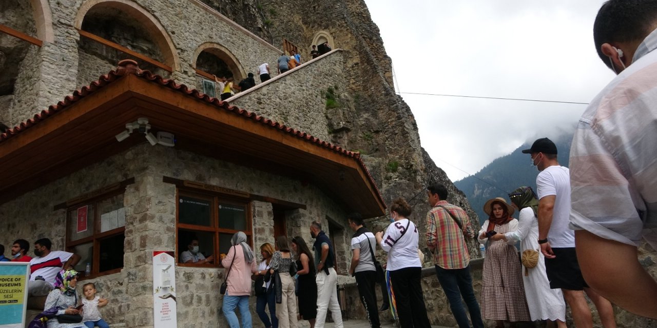 Restorasyon Çalışmaları Tamamlanan Sümela’ya Ziyaretçi Akını