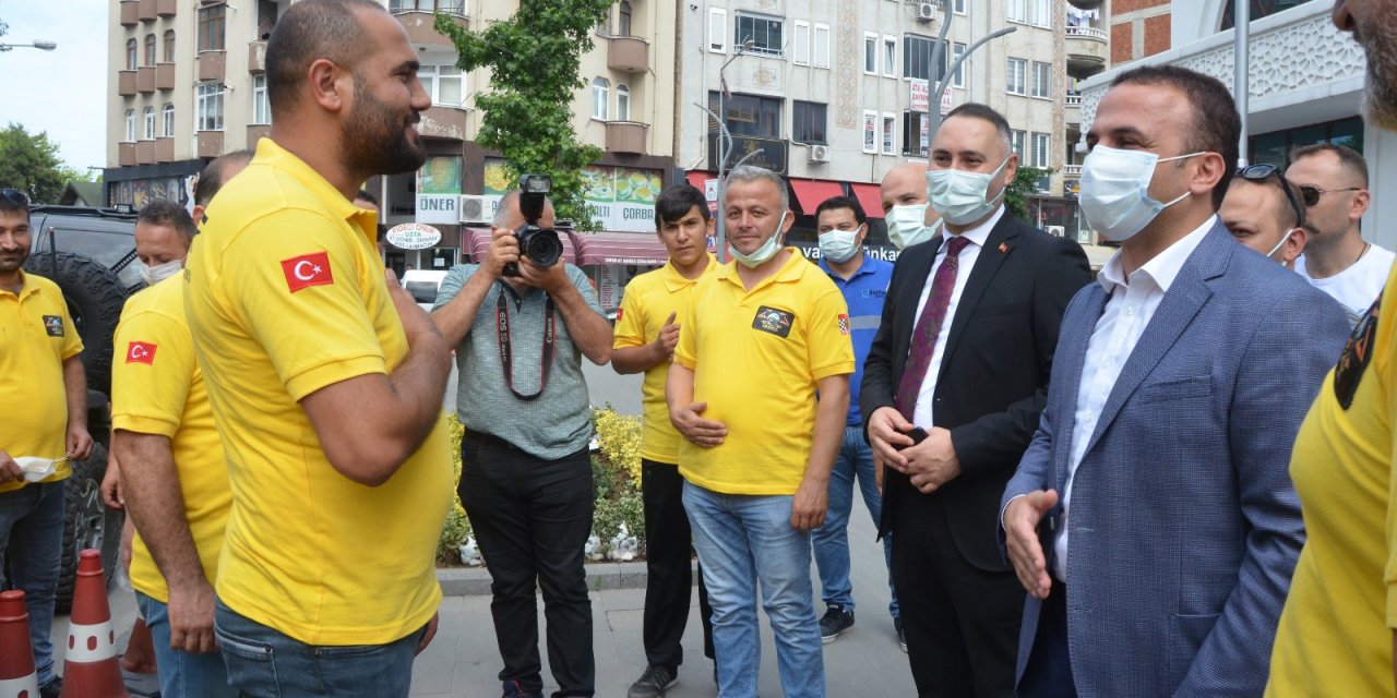 Off-roadcıları Belediye Önünden Başkan Kibar Uğurladı