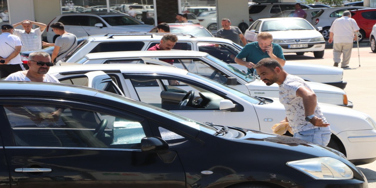 Samsun’da İkinci El Oto Pazarında Bayram Sonrası Hareketliliği