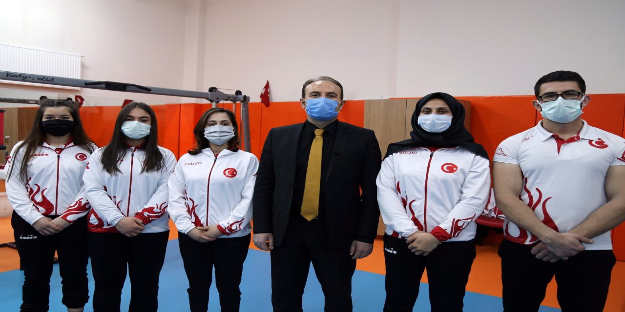 Gümüşhaneli Sporcular Dünyanın Bileğini Büküyorlar