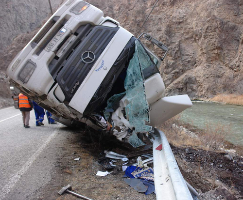 Artvin'de Trafik Kazası: 1 Ölü