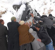 Karadeniz'de kar kazalara sebep